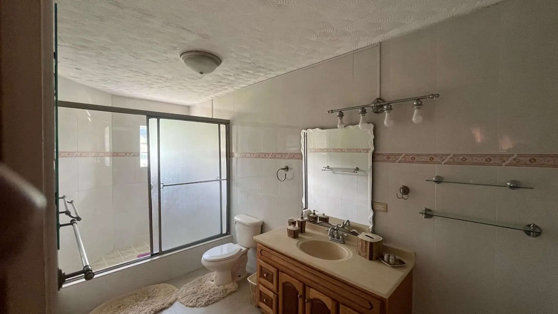 The Mansion Villa Runaway Bay Homestay